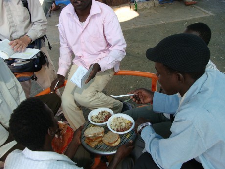African refugees eating in Levinsky Park in South Tel Aviv (photo: Mya Guarnieri)